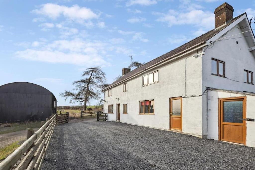 Upper Caerfaelog Farmhouse Llanbister Dış mekan fotoğraf
