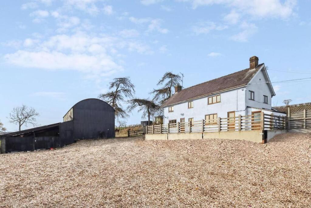 Upper Caerfaelog Farmhouse Llanbister Dış mekan fotoğraf